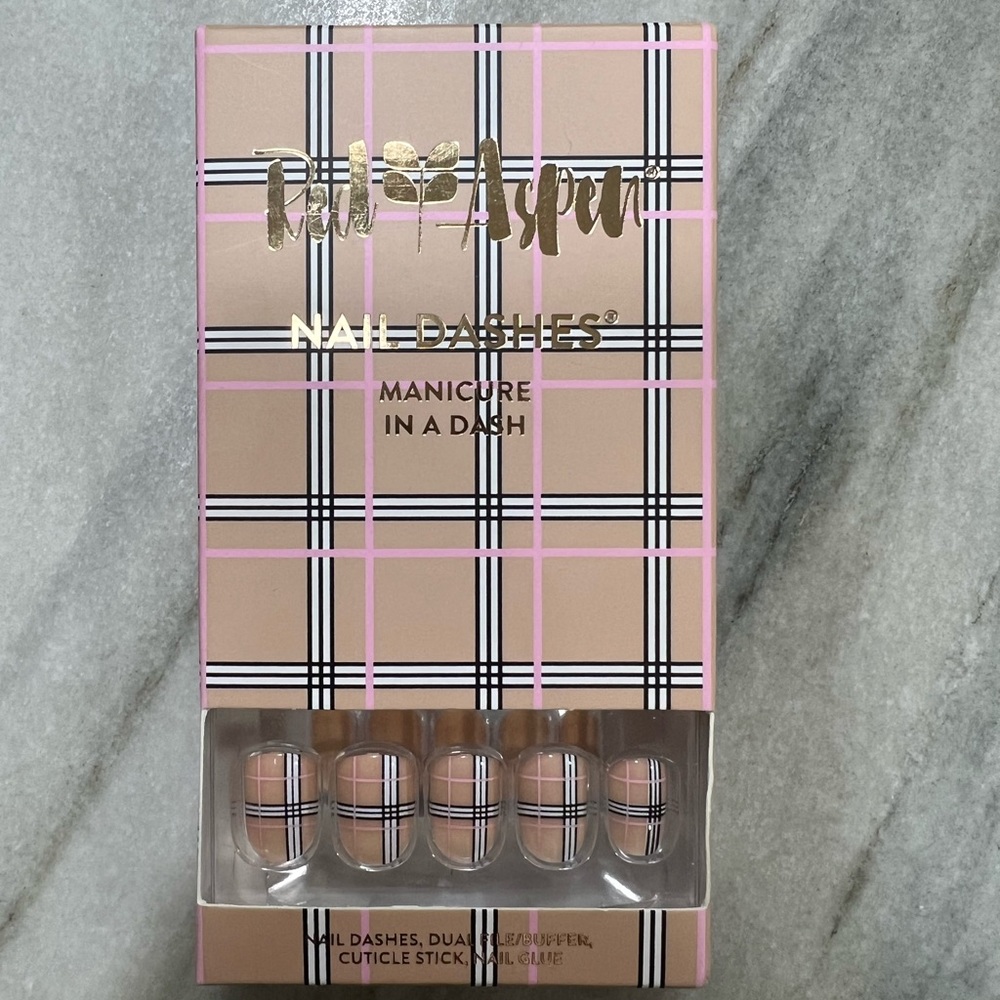 Red Aspen Short Press On Nail Dashes Kit Tan Black Pink Autumn Plaid Reusable